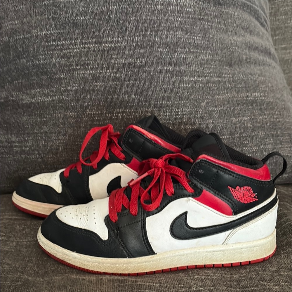 Nike Air Jordan Black, Red, and White High-Top Sneakers with Inserts Y3
